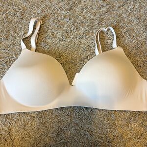 Victoria’s Secret bra size 38C tshirt lightly lined wireless